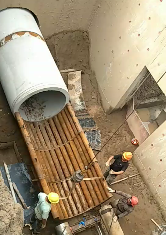 為什么頂管機頂進作業過程中強調機頭與開挖面土體壓力保持動態平衡？